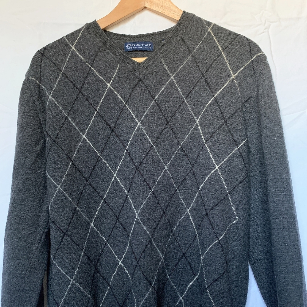 John Ashford, SizeL, Gray V-Neck Sweater, 100% Extra Fine Merino Wool
